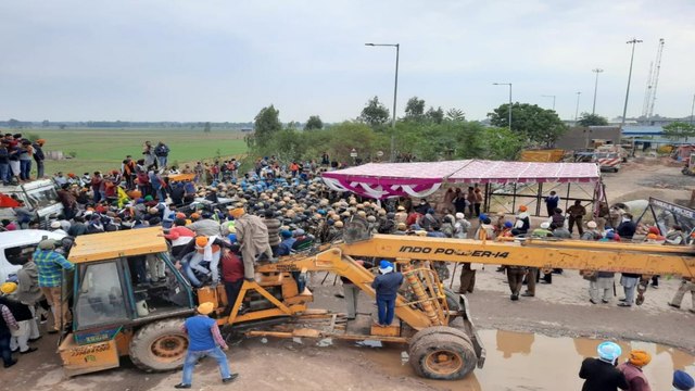 Farmers enter Haryana from Punjab, traffic jam by police