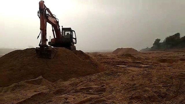 खनिज का अवैध उत्खनन व परिवहन के 405 मामलों में चोरी की एफआइआर