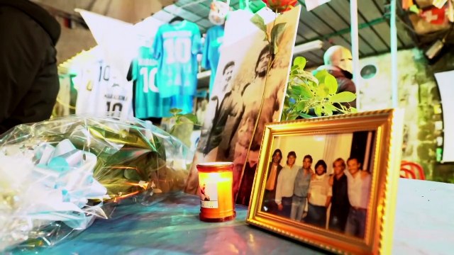 Θρήνος στη Νάπολη για τον θάνατο του Μαραντόνα