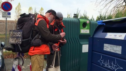 Περπατούν από τη Μασσαλία στο Παρίσι μαζεύοντας μάσκες