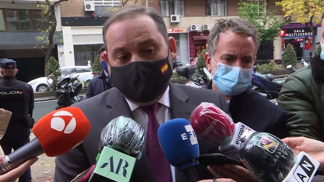 Ábalos responde a González que "nadie hace callar a nadie" pero le pide "respeto"