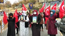 ŞIRNAK - Terör mağduru aileler HDP İl Başkanlığı binası önünde eylem yaptı
