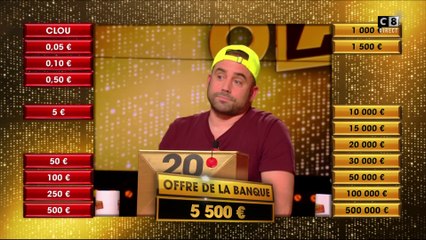 Que va décider de faire Julien suite à l'offre des 5 500 euros du banquier ?