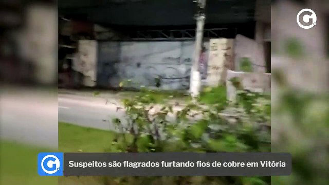 Suspeitos são flagrados furtando fios de cobre em Vitória