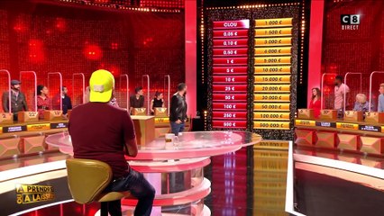 Julien affronte la barre de fer dans APOAL