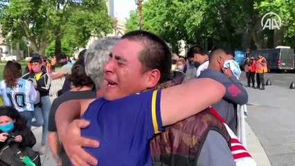 Arjantin Maradona'ya veda ediyor