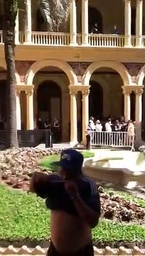 Cientos de personas ingresaron a Casa Rosada por la fuerza