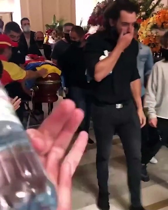 Suspendieron momentáneamente la ceremonia de despedida de Maradona
