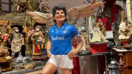 Convierten a Maradona en una figura del belén de Navidad