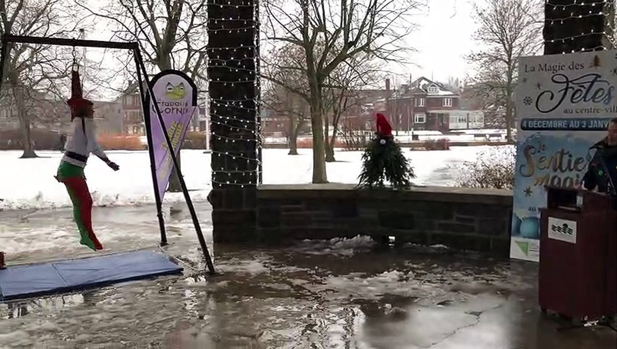 Féérie et cirque dans le centre-ville de Valley...