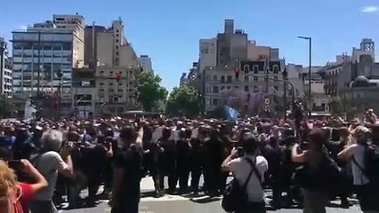 Argentina despide a Maradona entre desconsuelo y caos