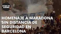 ASÍ SE SALTAN LAS NORMAS CONTRA EL COVID 19 LOS FANS DE MARADONA EN BARCELONA