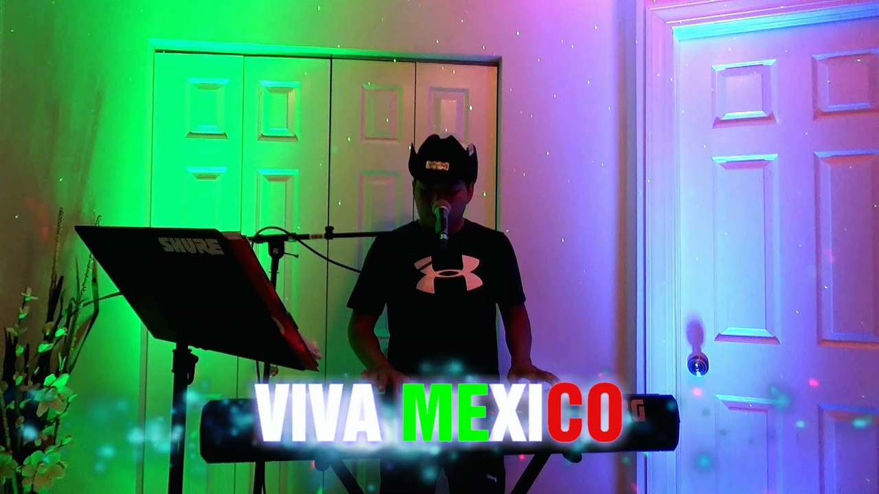 Tecladista de chicago Reyes Garcia tocando Huapangos en vivo