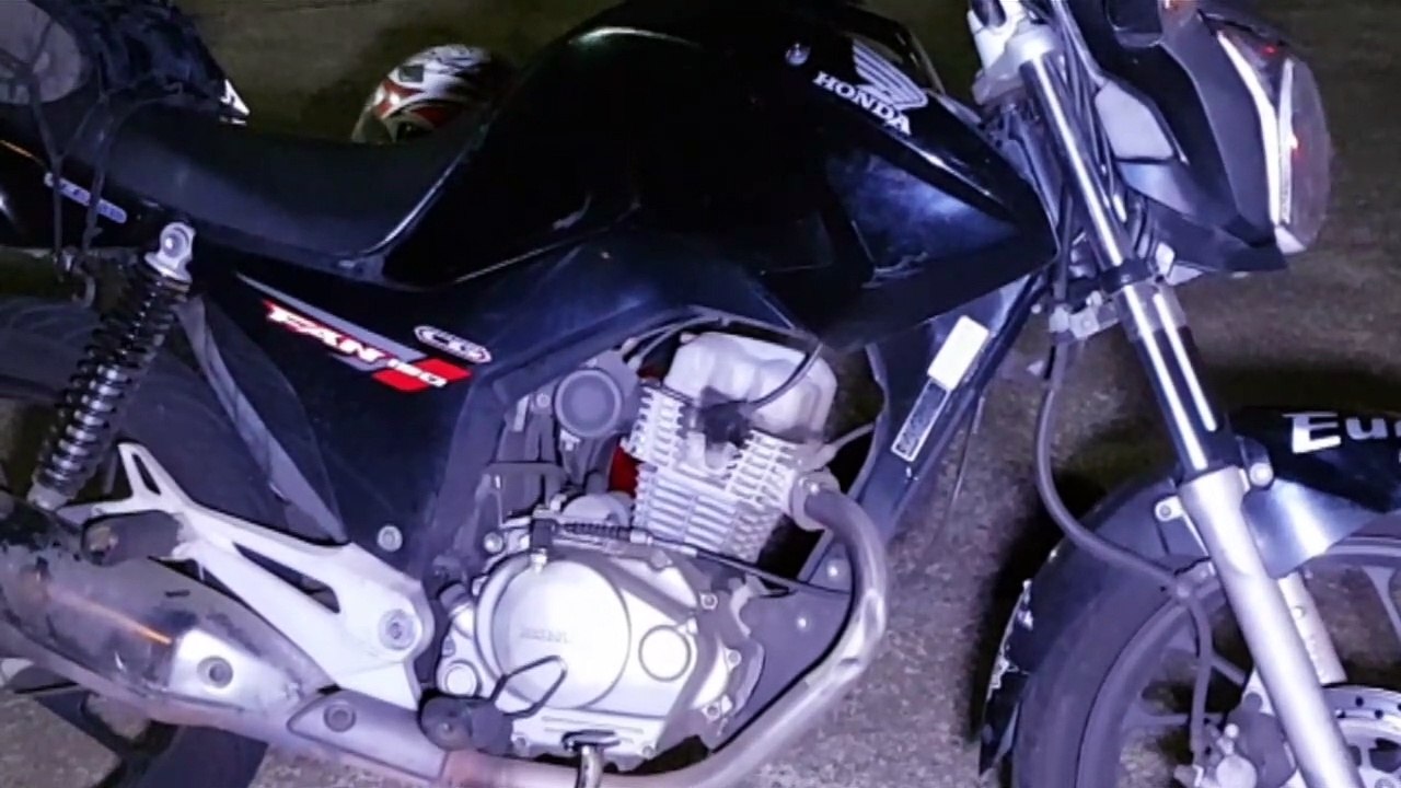 Duas motos batem na Rua Barão do Cerro Azul, no Centro