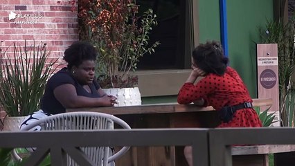 A Fazenda 12: Jojo mete a mão na cara de Raissa e pede para ela preste mais atenção no jogo - A Fazenda 12