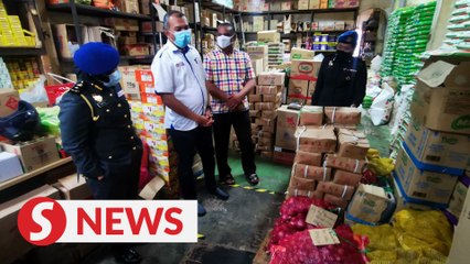 下载视频: Perak traders penalised for various offences, including over-pricing items