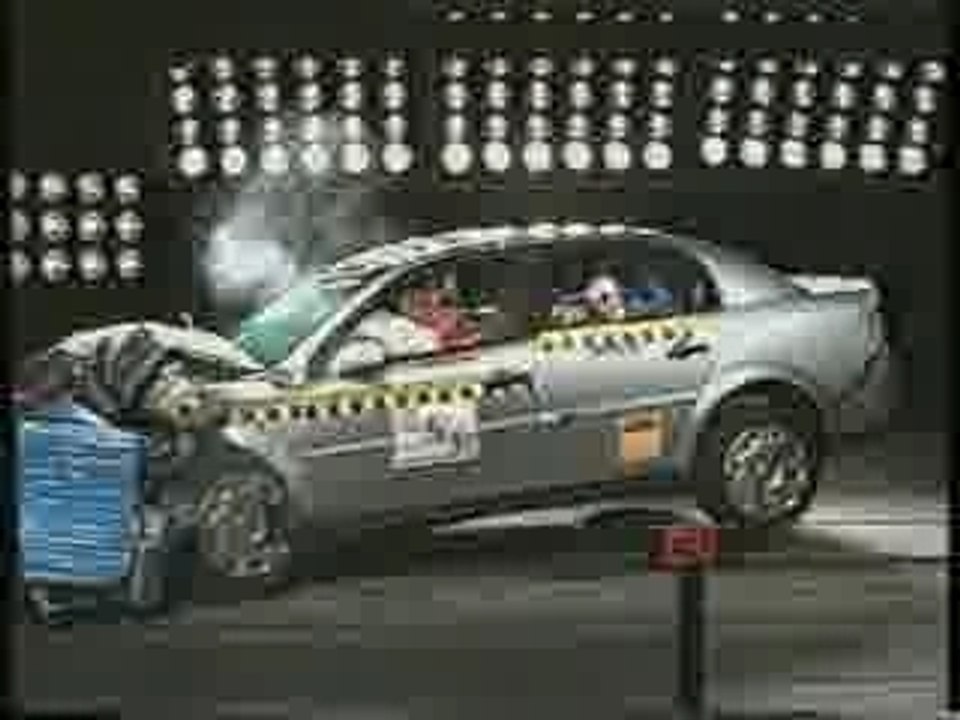 La vidéo du crach de l'OPEL vectra 4 portes