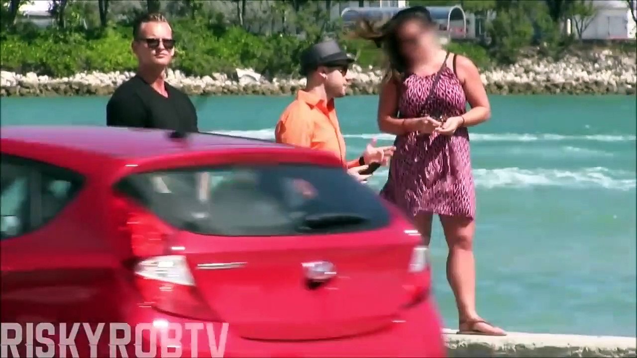 Bodyguard Gold Digger Prank