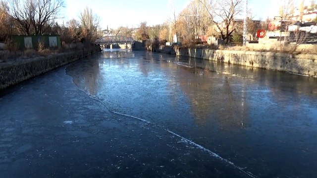 Hava Sıcaklığı Eksi 12 Dereceye Düştü, Kars Çayı Kısmen Dondu