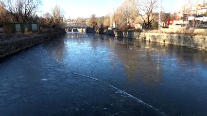 Hava Sıcaklığı Eksi 12 Dereceye Düştü, Kars Çayı Kısmen Dondu
