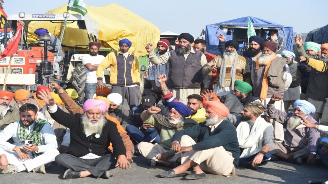 Agitated farmers ask- Do we need visa to come to Delhi now?