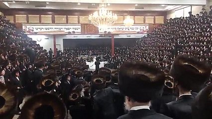 Plus de 7 000 personnes pendant un mariage en plein COVID-19