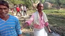 भारतीय किसान यूनियन सावित्री गुट के जिलाध्यक्ष रफीक लम्बू ने रोड बनवाने की मांग