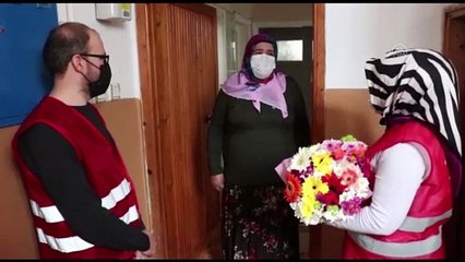 İSTANBUL - Sultanbeyli Kaymakamlığından Kovid-19'u yenenlere 'geçmiş olsun' ziyareti