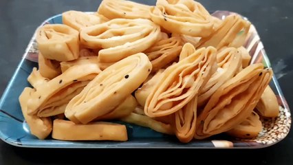 कुरकुरे परतो वाली निमकी I Khasta Namak para - Layred Nimki - Khasta Mathri I Namakpara I Layred Namakpara By Safina kitchen