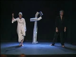 Pas facile-facile de jouer Phèdre à côté d'une gare