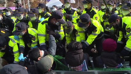 한 달 만에 또...사드 갈등에 무너진 방역 벽 / YTN