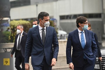 Sánchez e Illa son recibidos con abucheos a su llegada al Hospital de La Paz