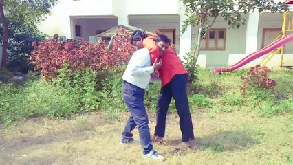 गर्दन की पकड़ छुड़ाने का तरीका।