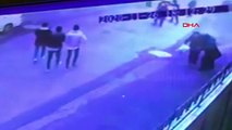 İstanbul'da sokak ortasında kadına saldırı