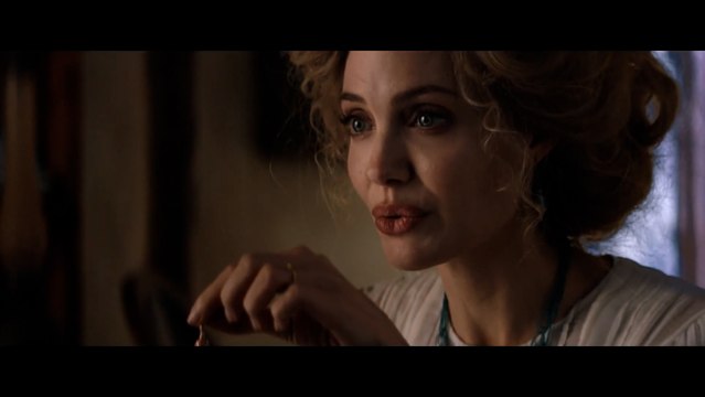 Angelina Jolie sorprende con su cambio de look en 'Érase una vez...'