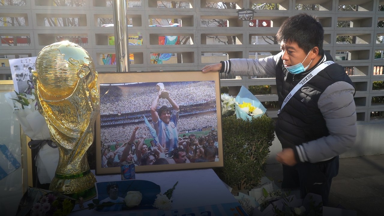 Chinese fans pay last respects to legendary footballer, Diego Maradona
