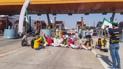 Even if it takes 4 days, we will sit here - says a farmer