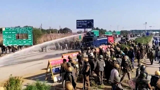 Novos confrontos entre policiais e agricultores na Índia