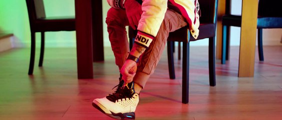 NIKOLAS feat .SAX - Esti lesinata dupa bani