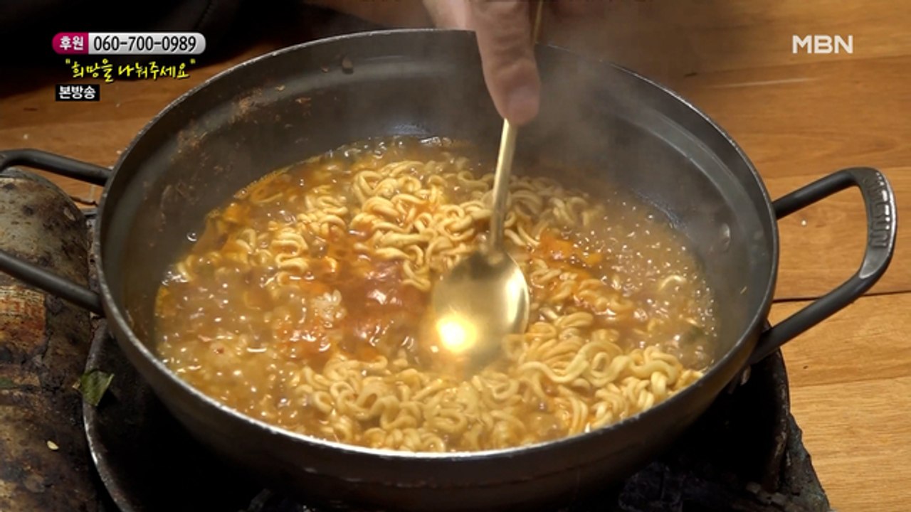 [소나무 470회] 끓는 라면에 식은 밥을 말아 주린 배를 채우는 상규 씨