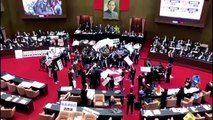 En pleine séance de l'Assemblée Nationale à Taïwan, des parlementaires de l'opposition ont jeté des abats de porc sur leurs collègues !