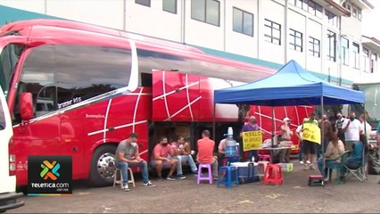tn7-transportistas-de-servicios-especiales-tiene-tres-dias-acampando-afuera-del-mopt-271120