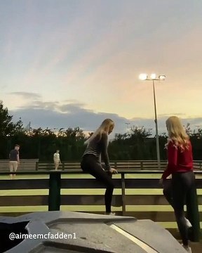 Cette jolie fille se prend la honte de sa vie...