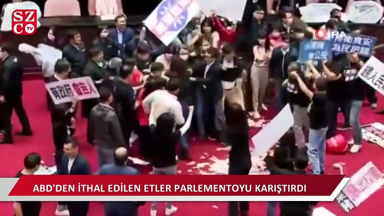 Tayvan parlamentosunda milletvekilleri birbirine bağırsak fırlattı