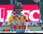 De Kock almost takes out team-mate Du Plessis with monster shot