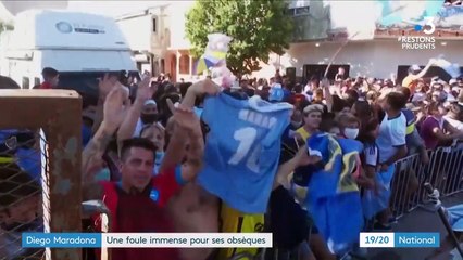 Mort de Diego Maradona : une foule immense pour les obsèques