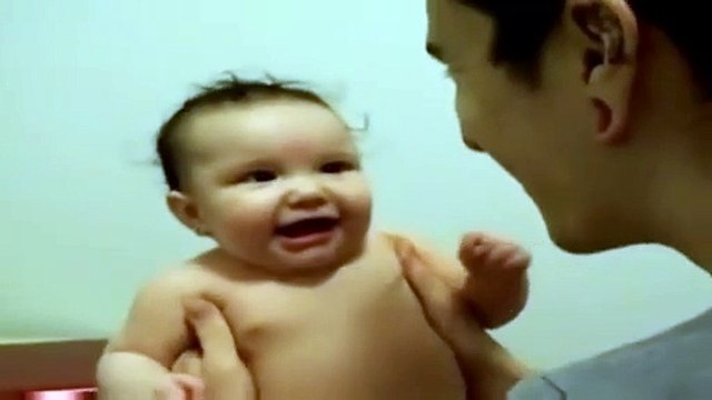 bebe llora al escuchar risa malvada - el llanto de los bebés es muy grasioso