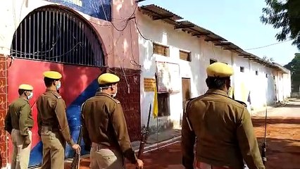 डीएम ने जिला जेल का किया निरीक्षण