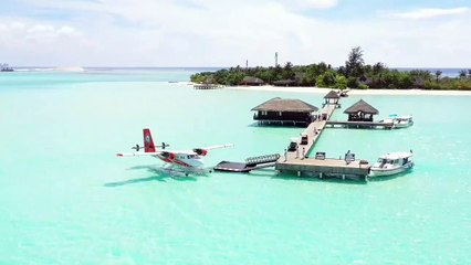 VERY NICE PORT ON AN ISLAND WITH PALEN ARRIVING BOATS