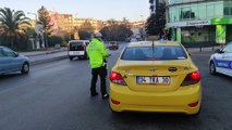 İSTANBUL - Kadıköy'de toplu taşıma araçlarında koronavirüs tedbirleri denetlendi